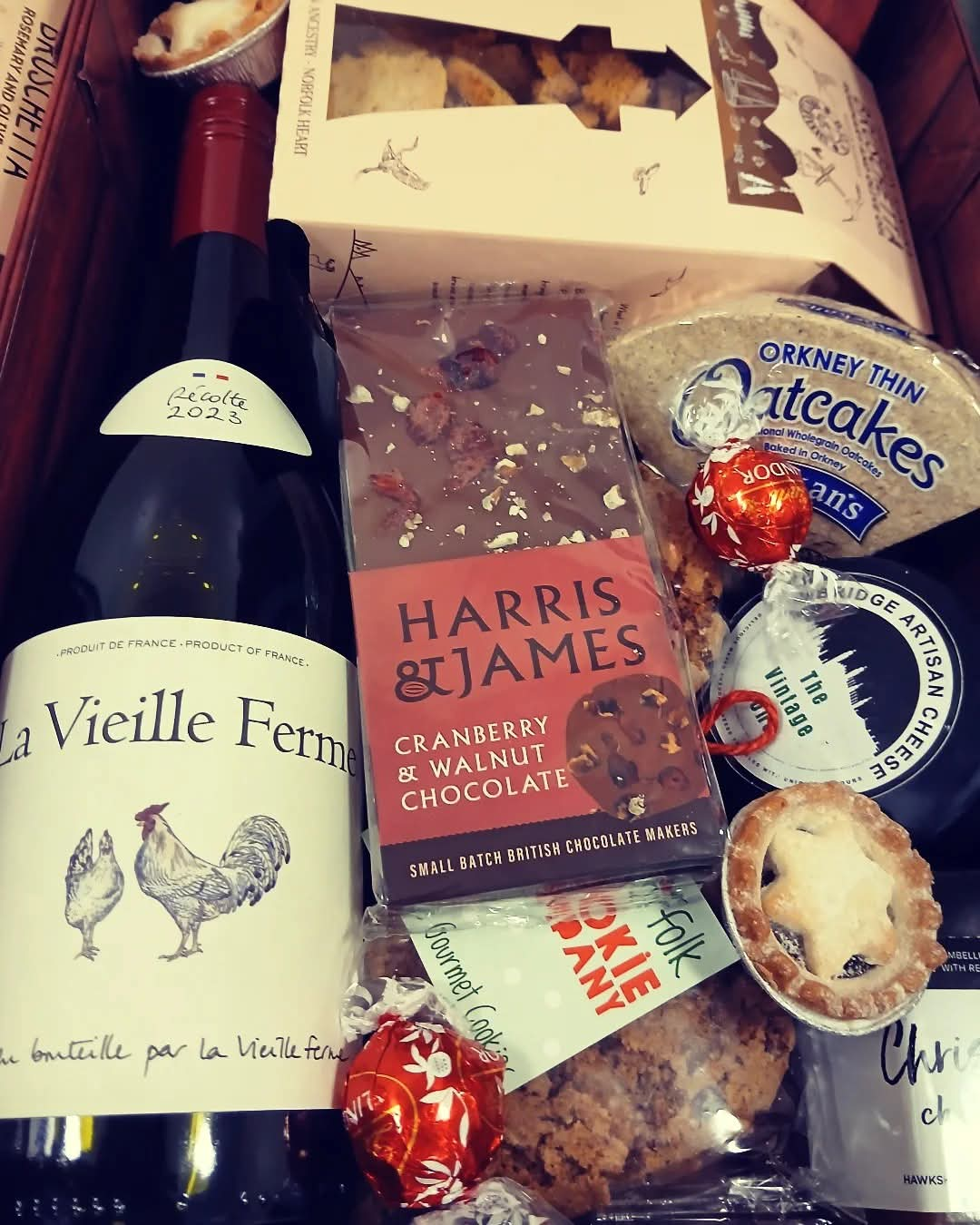 55 red wine hamper 25