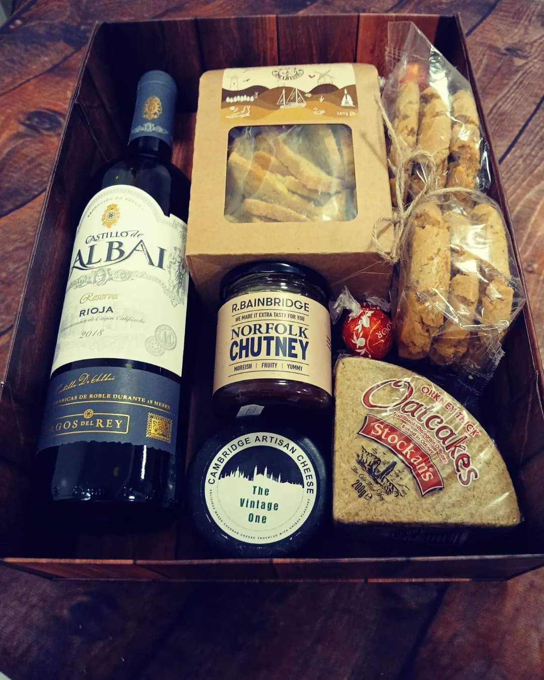 2024 wine and cheese hamper