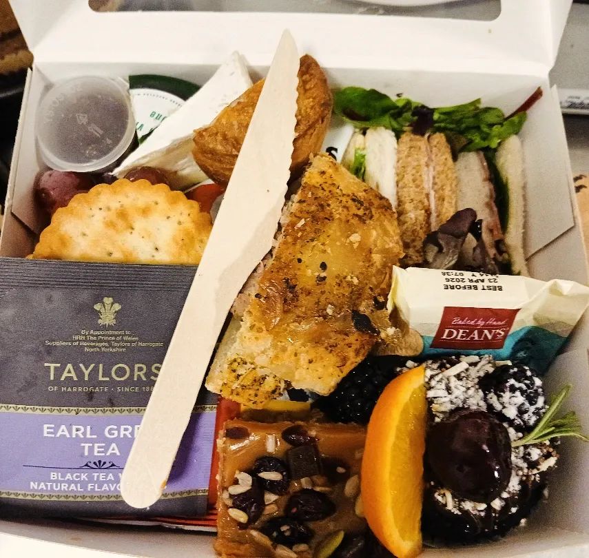 Autumn afternoon tea hamper 9.95