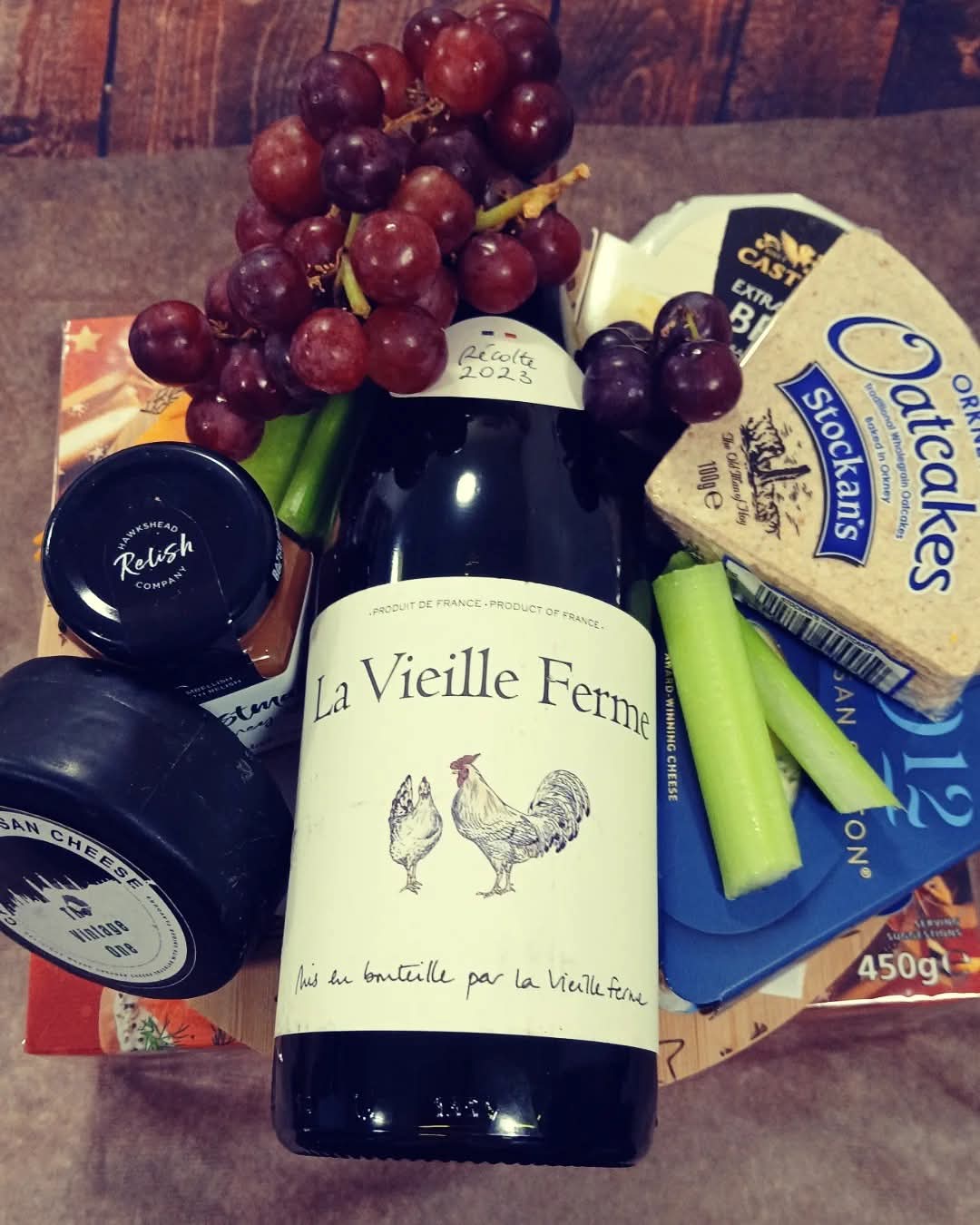 Red wine cheese bouquet 25