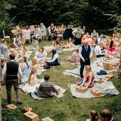 Leanne and Brad picnic