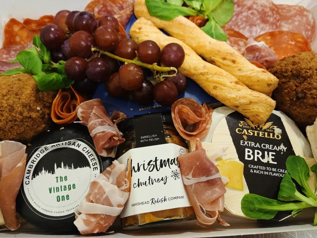 Charcuterie picnic box 25