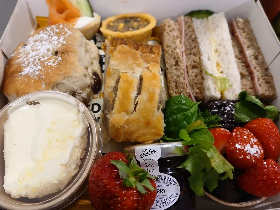9.95 Afternoon Tea Picnic box 3